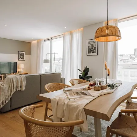Marzano - 2 Bedrooms And Terrace In Alvalade Apartment *