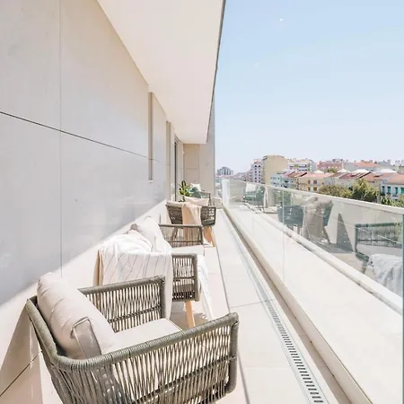 Marzano - 2 Bedrooms And Terrace In Alvalade דירה *