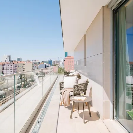 アパート Marzano - 2 Bedrooms And Terrace In Alvalade リスボン